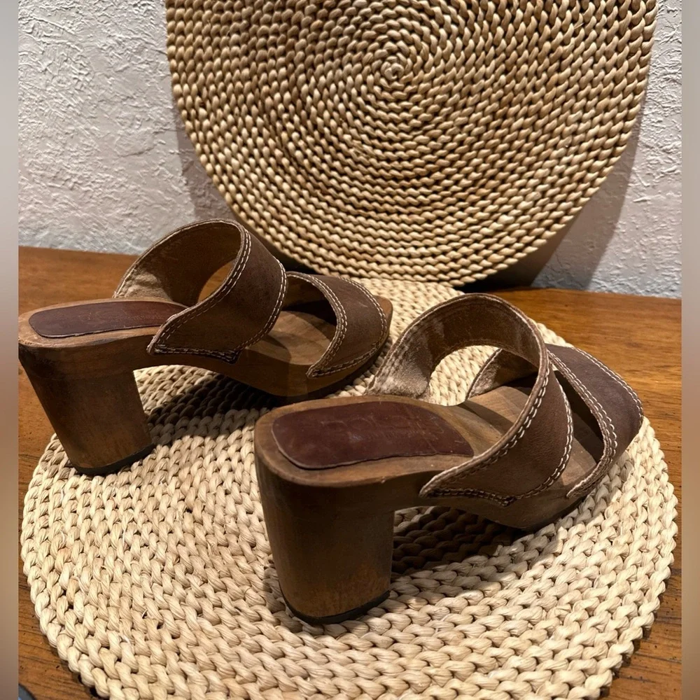 Brown Leather Women's Sandals - Picture 4 of 7